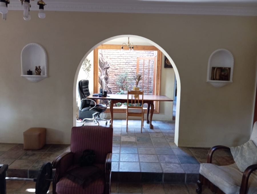 5 Bedroom Property for Sale in Victoria Park Western Cape
